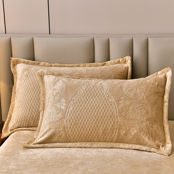 91家纺网 家纺一手货源 找家纺 星窝 2025新款高克重直播爆款纯色欧式雕花绒牛奶绒四件套 富贵花开奶咖