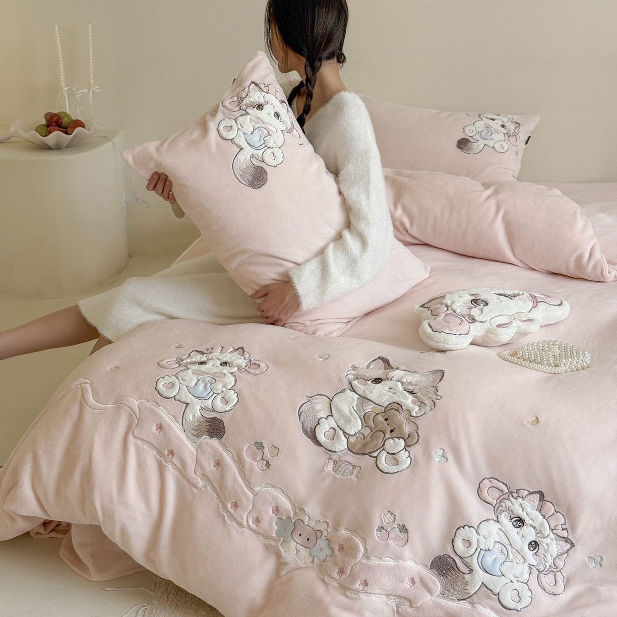 （总）鹿班家居 2025新款冬季高克重牛奶绒贴布绣系列四件套-彩虹喵酱（标准会员-10元）