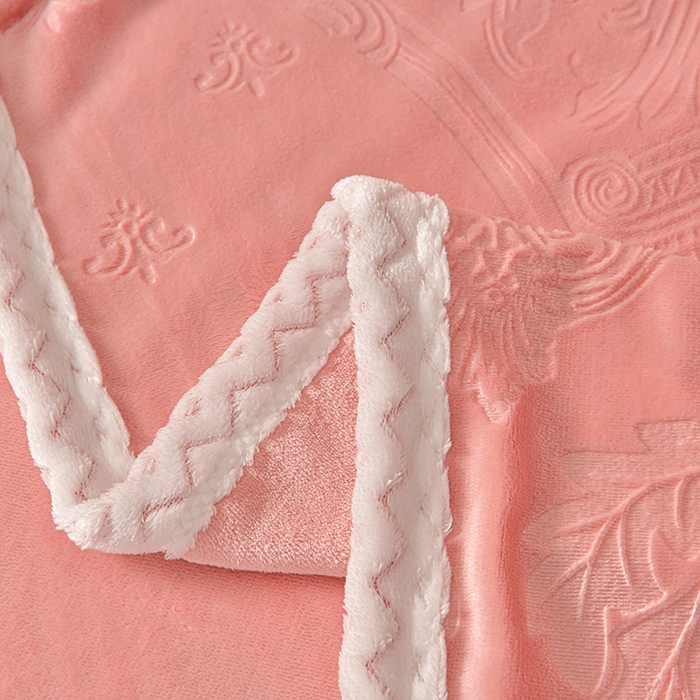 91家纺网 家纺一手货源 找家纺 星窝 2025新款高克重直播爆款纯色欧式雕花绒牛奶绒四件套 富贵花开浅粉