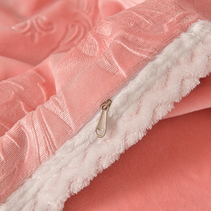 91家纺网 家纺一手货源 找家纺 星窝 2025新款高克重直播爆款纯色欧式雕花绒牛奶绒四件套 富贵花开浅粉