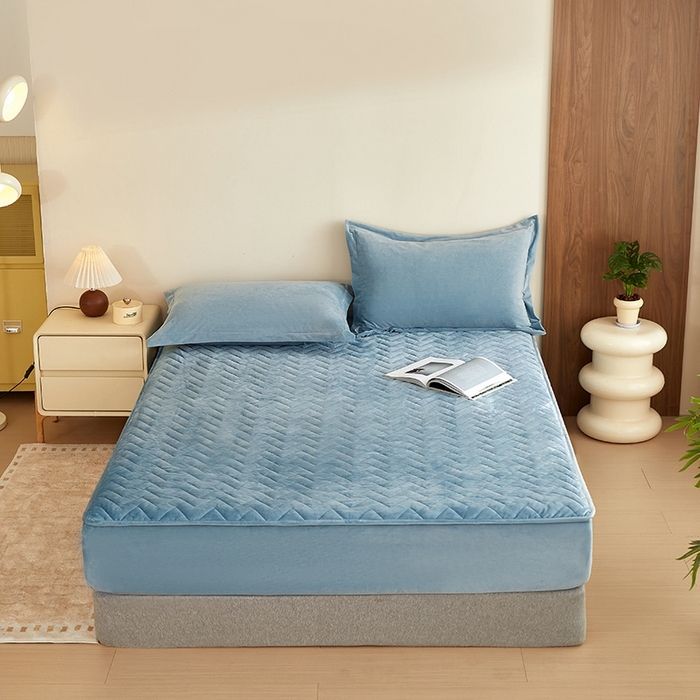 91家纺网 家纺一手货源 找家纺 寝柔家纺 2025新款秋冬超柔宝宝绒加厚夹棉床笠 宾利蓝