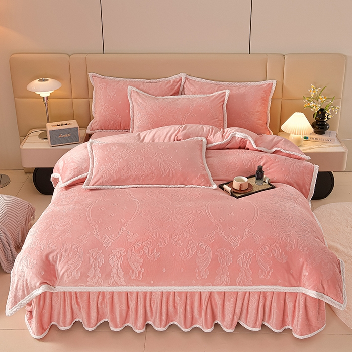 91家纺网 家纺一手货源 找家纺 星窝 2025新款高克重直播爆款纯色欧式雕花绒牛奶绒四件套 富贵花开浅粉