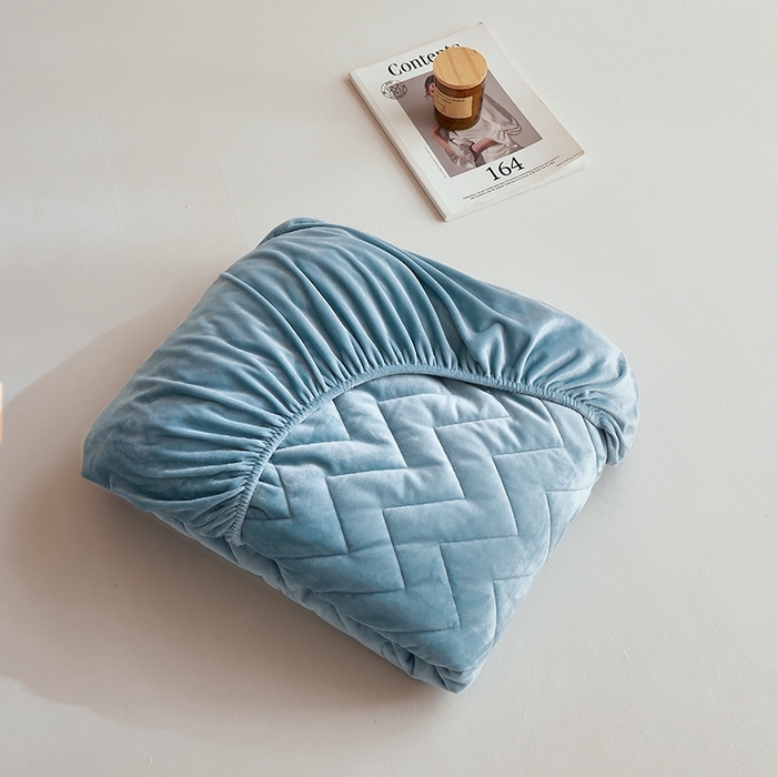 91家纺网 家纺一手货源 找家纺 寝柔家纺 2025新款秋冬超柔宝宝绒加厚夹棉床笠 宾利蓝