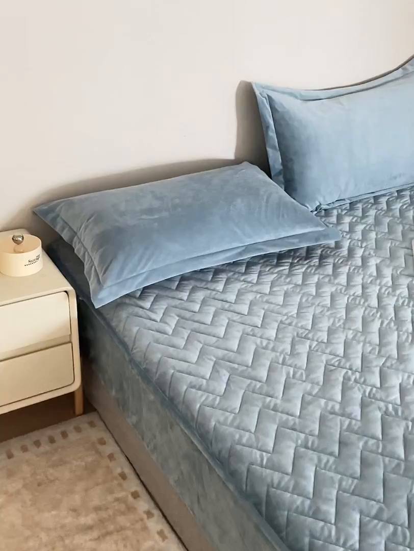 91家纺网 家纺一手货源 找家纺 寝柔家纺 2025新款秋冬超柔宝宝绒加厚夹棉床笠 宾利蓝