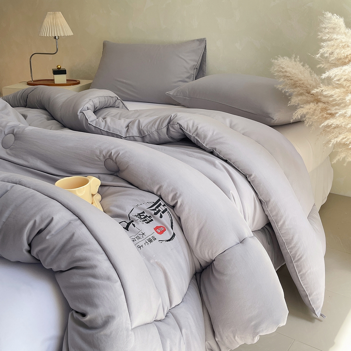 91家纺网 家纺一手货源 找家纺 宝士康家纺 2025新款简约纯色水洗棉原棉冬被 原棉-灰