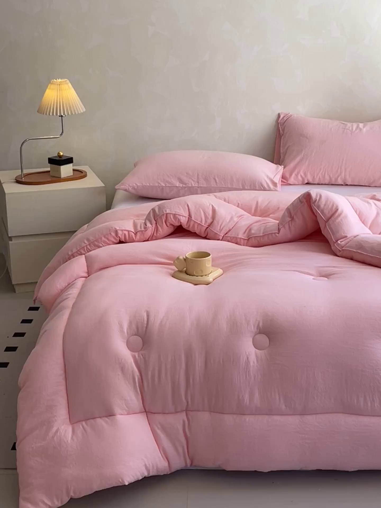 91家纺网 家纺一手货源 找家纺 宝士康家纺 2025新款简约纯色水洗棉原棉冬被 原棉-粉