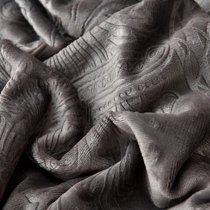 91家纺网 家纺一手货源 找家纺 星窝 2025新款高克重直播爆款纯色欧式雕花绒牛奶绒四件套 富贵花开烟灰