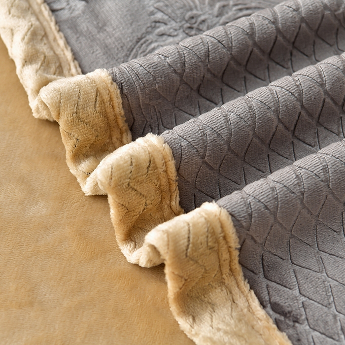 91家纺网 家纺一手货源 找家纺 星窝 2025新款高克重直播爆款纯色欧式雕花绒牛奶绒四件套 富贵花开烟灰