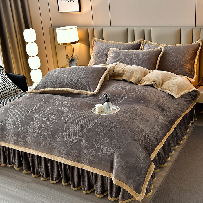 91家纺网 家纺一手货源 找家纺 星窝 2025新款高克重直播爆款纯色欧式雕花绒牛奶绒四件套 富贵花开烟灰