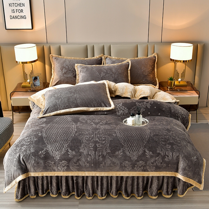 91家纺网 家纺一手货源 找家纺 星窝 2025新款高克重直播爆款纯色欧式雕花绒牛奶绒四件套 富贵花开烟灰