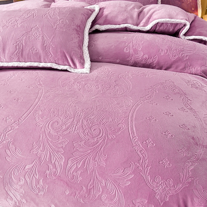91家纺网 家纺一手货源 找家纺 星窝 2025新款高克重直播爆款纯色欧式雕花绒牛奶绒四件套 富贵花开紫