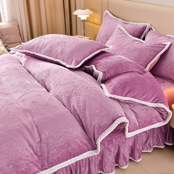 91家纺网 家纺一手货源 找家纺 星窝 2025新款高克重直播爆款纯色欧式雕花绒牛奶绒四件套 富贵花开紫