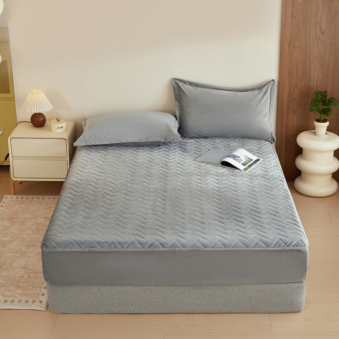 91家纺网 家纺一手货源 找家纺 寝柔家纺 2025新款秋冬超柔宝宝绒加厚夹棉床笠 气质灰