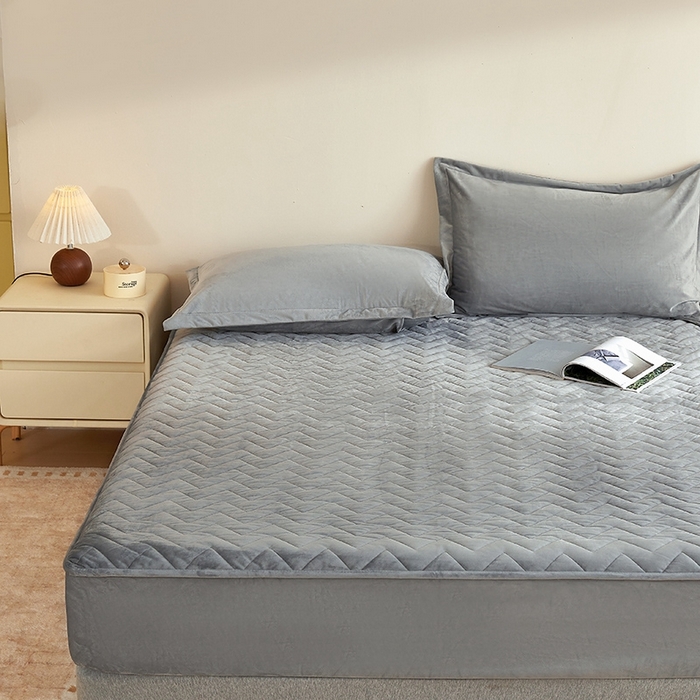 91家纺网 家纺一手货源 找家纺 寝柔家纺 2025新款秋冬超柔宝宝绒加厚夹棉床笠 气质灰