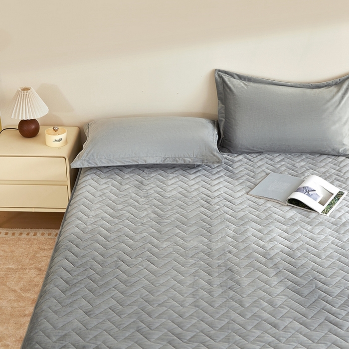 91家纺网 家纺一手货源 找家纺 寝柔家纺 2025新款秋冬超柔宝宝绒加厚夹棉床笠 气质灰