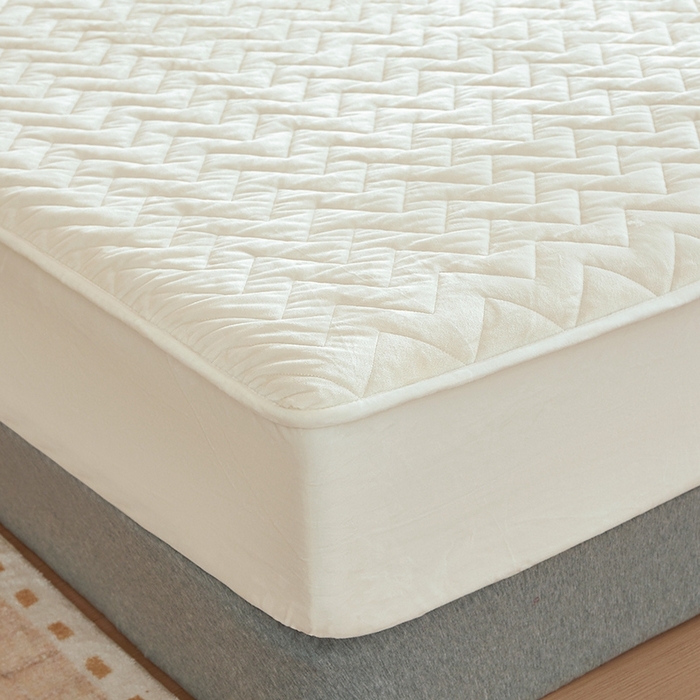 91家纺网 家纺一手货源 找家纺 寝柔家纺 2025新款秋冬超柔宝宝绒加厚夹棉床笠 珍珠白