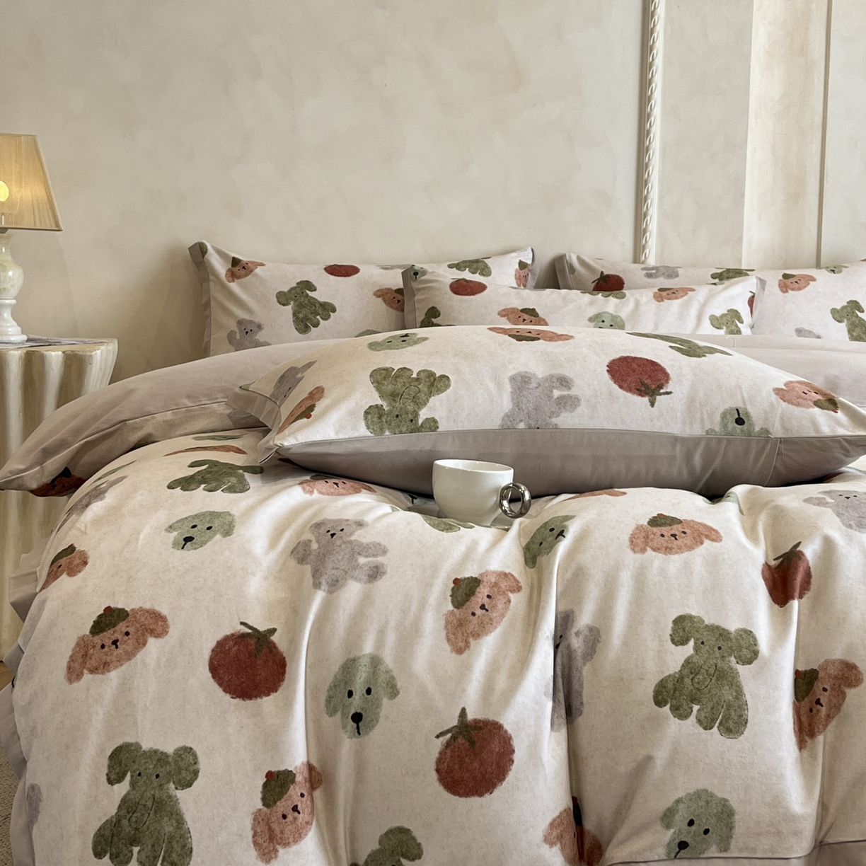 91家纺网 家纺一手货源 找家纺 柏薇 2025新款秋冬新品全棉磨毛印花高定工艺款四件套 拜拜熊