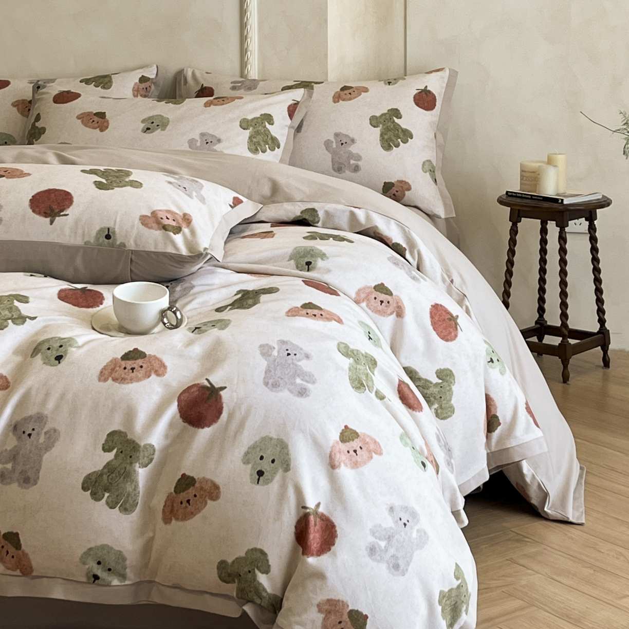 91家纺网 家纺一手货源 找家纺 柏薇 2025新款秋冬新品全棉磨毛印花高定工艺款四件套 拜拜熊