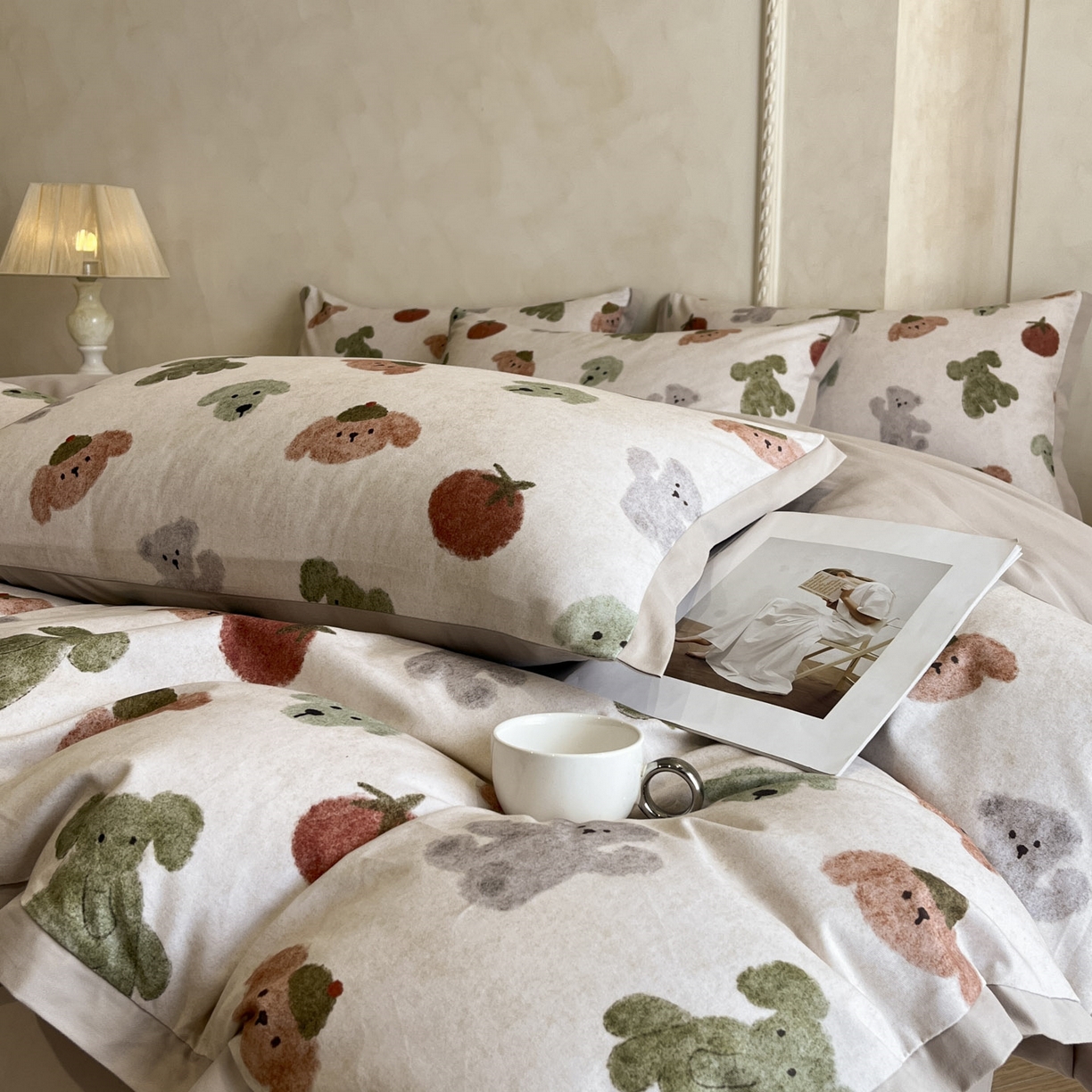 91家纺网 家纺一手货源 找家纺 柏薇 2025新款秋冬新品全棉磨毛印花高定工艺款四件套 拜拜熊