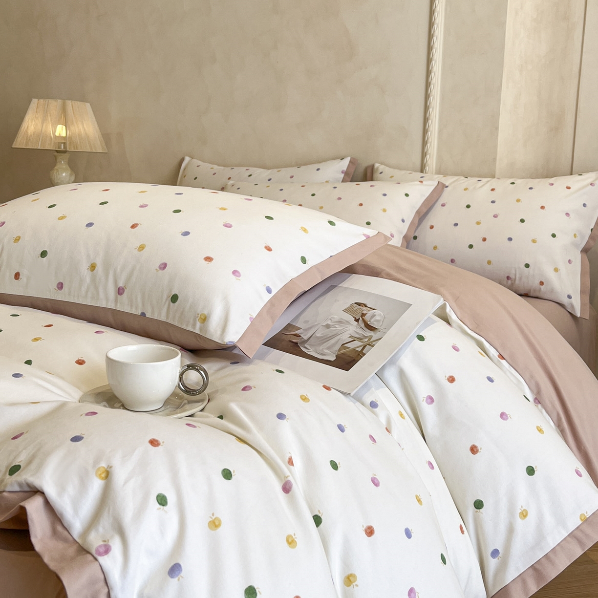 91家纺网 家纺一手货源 找家纺 柏薇 2025新款秋冬新品全棉磨毛印花高定工艺款四件套 斑斓果果