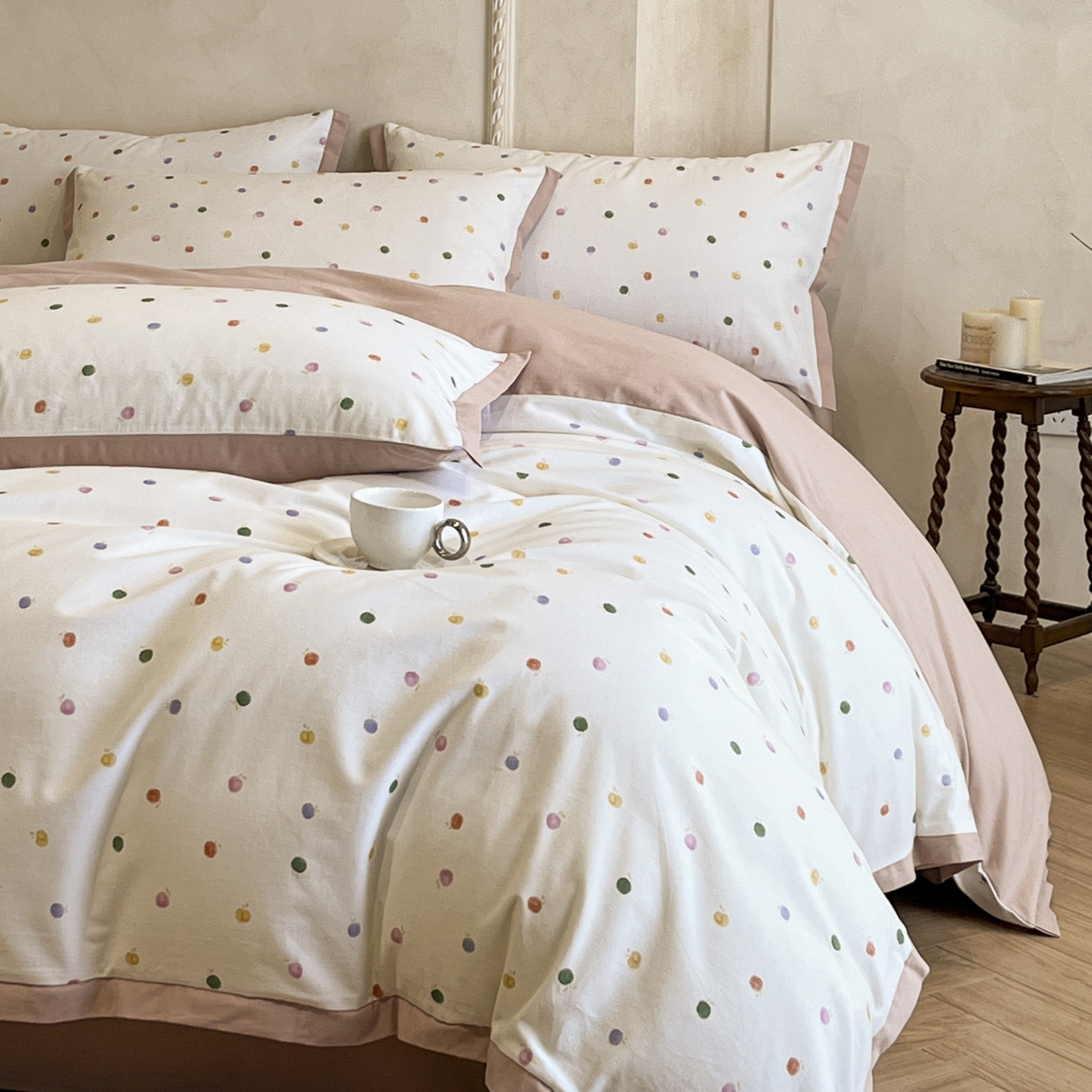 91家纺网 家纺一手货源 找家纺 柏薇 2025新款秋冬新品全棉磨毛印花高定工艺款四件套 斑斓果果