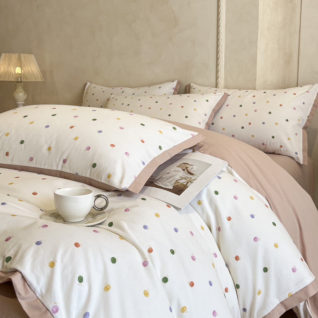 91家纺网 家纺一手货源 找家纺 柏薇 2025新款秋冬新品全棉磨毛印花高定工艺款四件套 斑斓果果