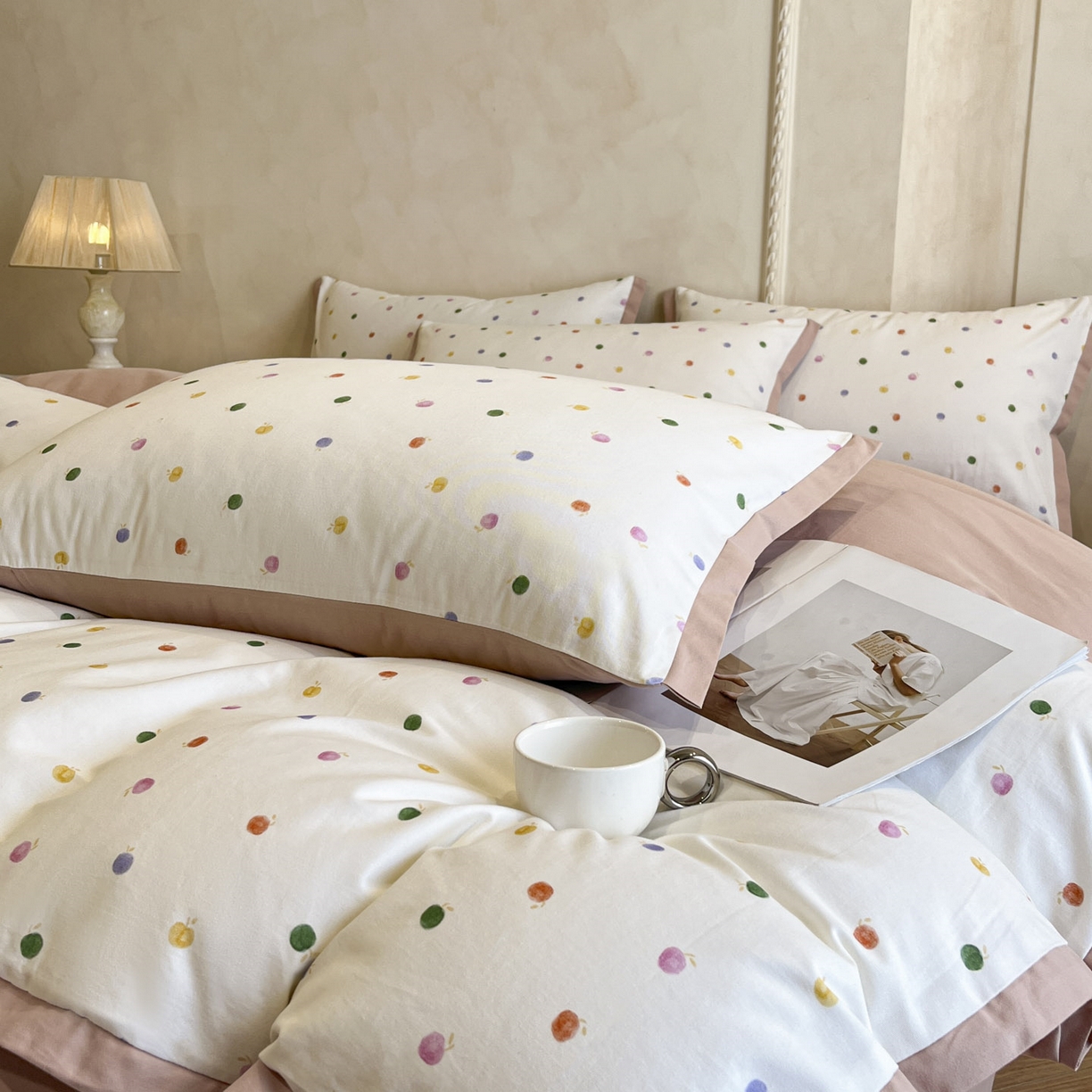 91家纺网 家纺一手货源 找家纺 柏薇 2025新款秋冬新品全棉磨毛印花高定工艺款四件套 斑斓果果