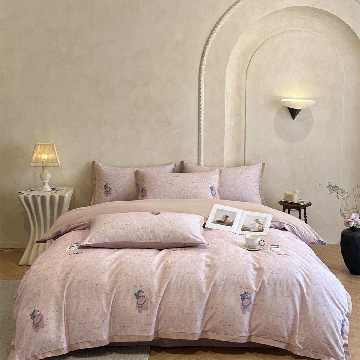 柏薇 2025新款秋冬新品全棉磨毛印花高定工艺款四件套 粉粉萌熊