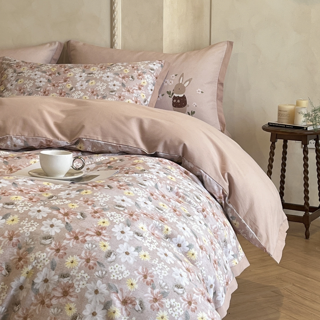 91家纺网 家纺一手货源 找家纺 柏薇 2025新款秋冬新品全棉磨毛印花高定工艺款四件套 花园精灵