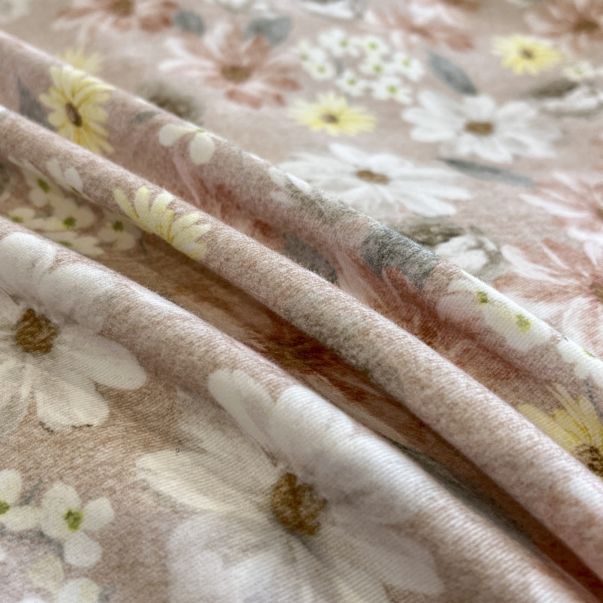 91家纺网 家纺一手货源 找家纺 柏薇 2025新款秋冬新品全棉磨毛印花高定工艺款四件套 花园精灵