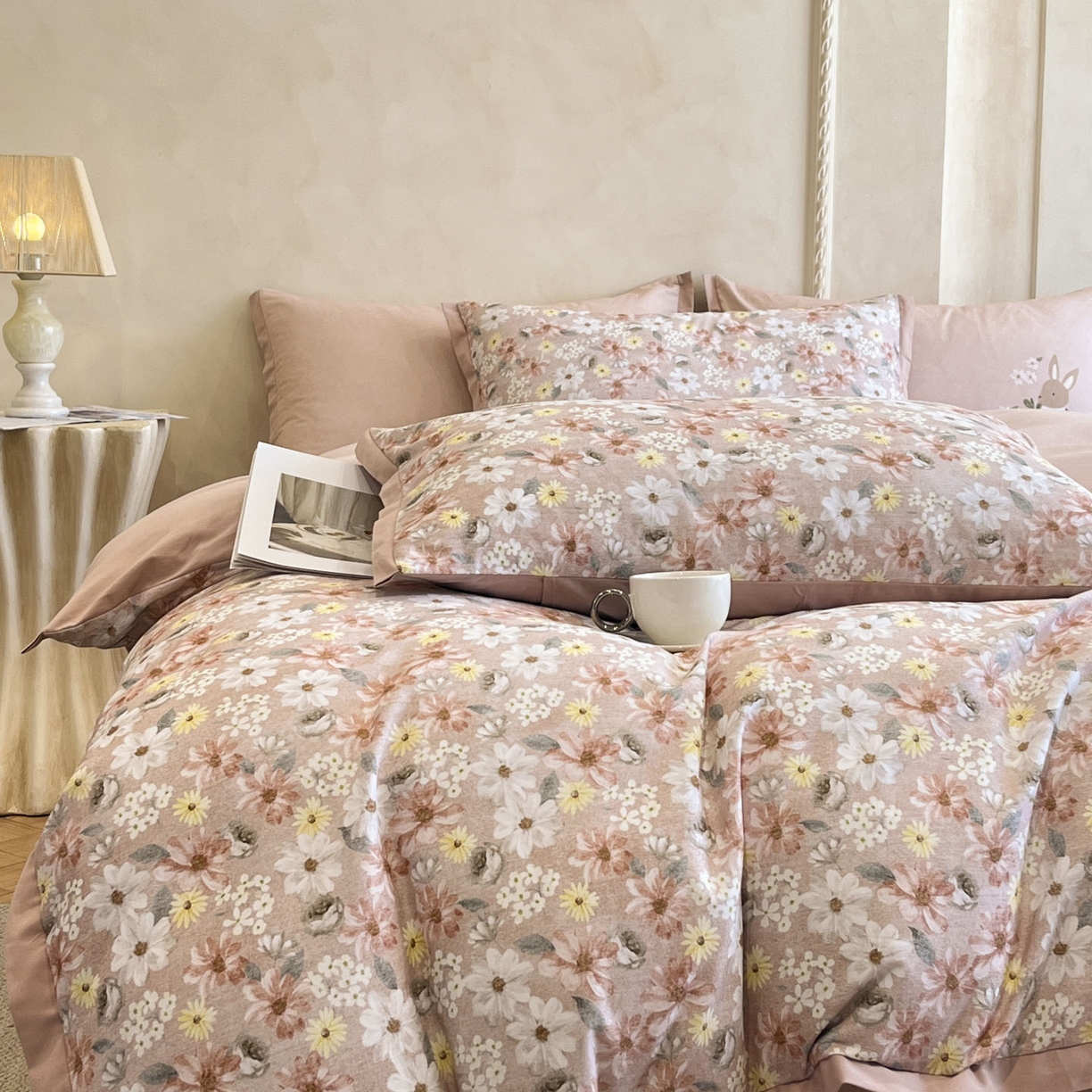 91家纺网 家纺一手货源 找家纺 柏薇 2025新款秋冬新品全棉磨毛印花高定工艺款四件套 花园精灵