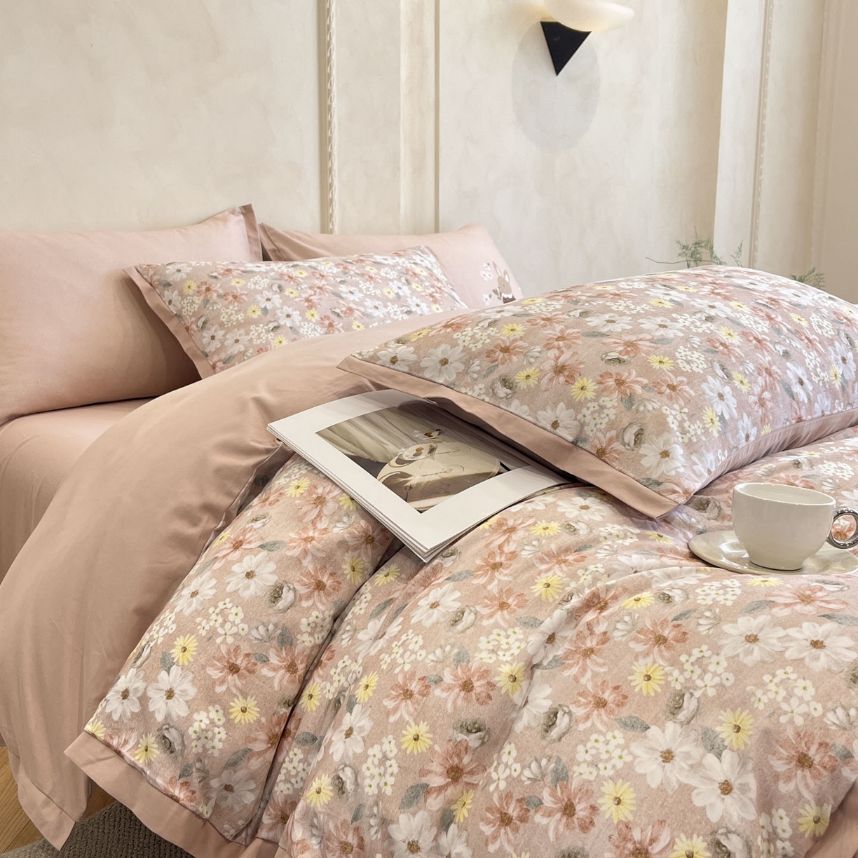 91家纺网 家纺一手货源 找家纺 柏薇 2025新款秋冬新品全棉磨毛印花高定工艺款四件套 花园精灵