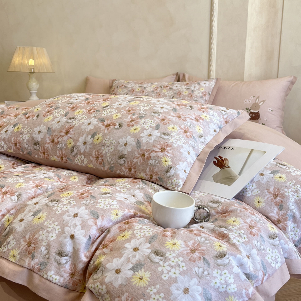 91家纺网 家纺一手货源 找家纺 柏薇 2025新款秋冬新品全棉磨毛印花高定工艺款四件套 花园精灵