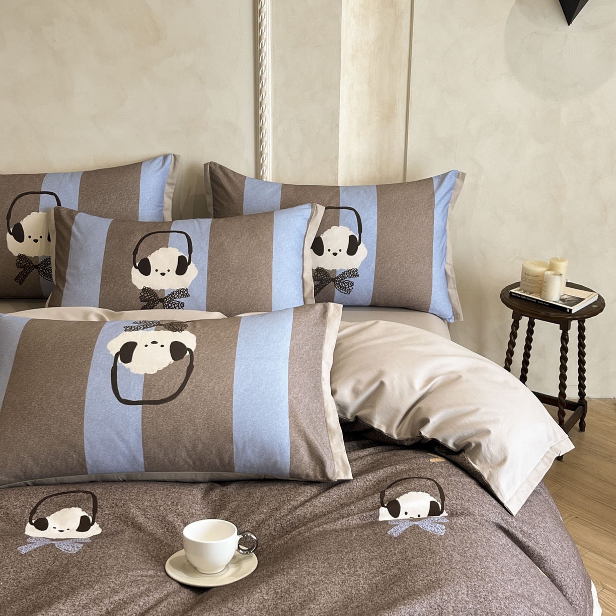 91家纺网 家纺一手货源 找家纺 柏薇 2025新款秋冬新品全棉磨毛印花高定工艺款四件套 节拍狗