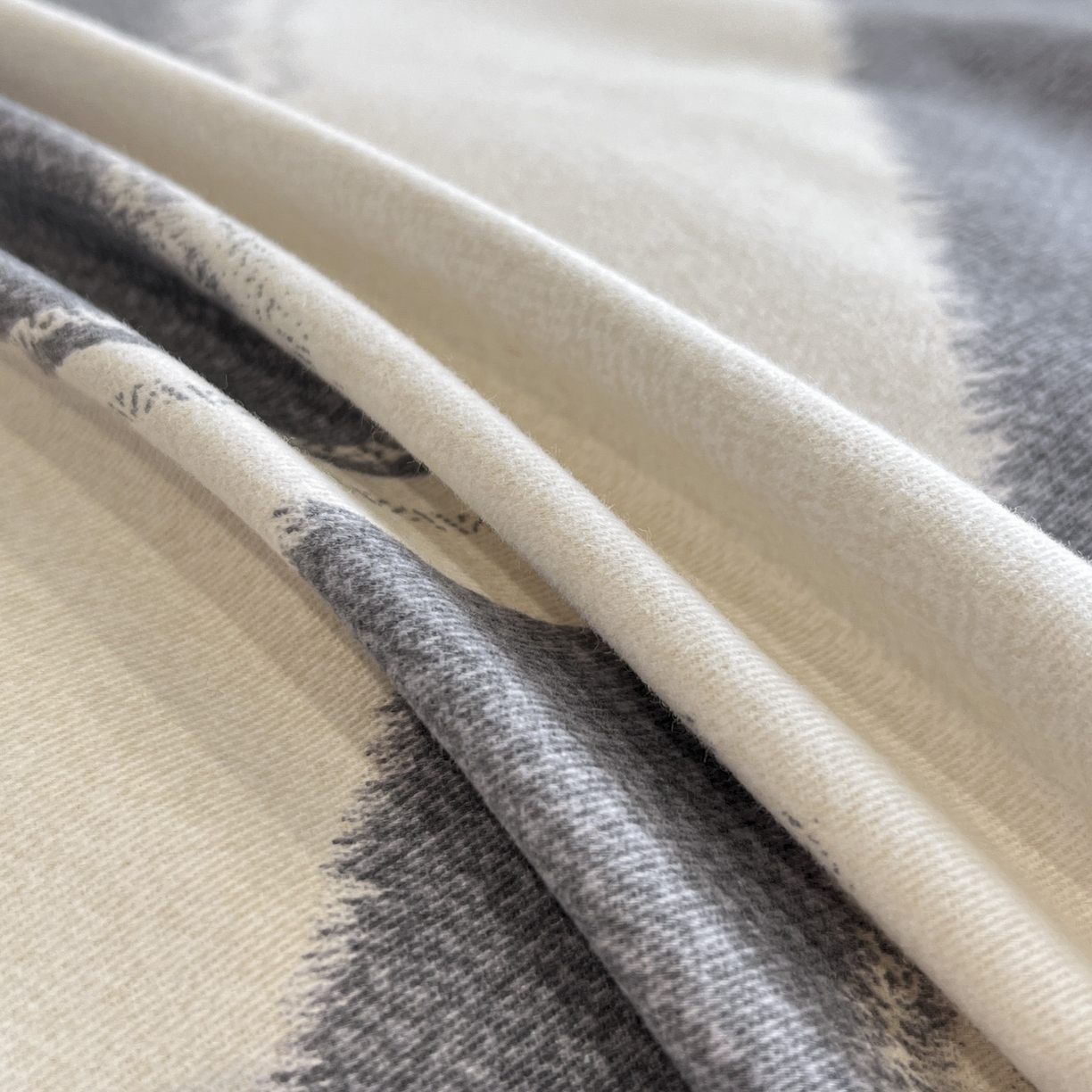 91家纺网 家纺一手货源 找家纺 柏薇 2025新款秋冬新品全棉磨毛印花高定工艺款四件套 塞纳斯