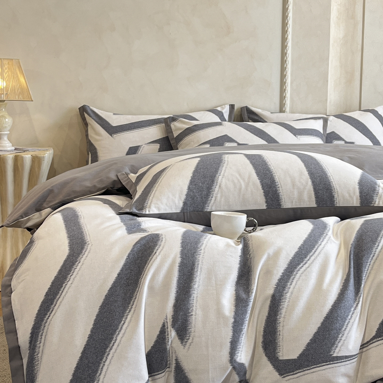 91家纺网 家纺一手货源 找家纺 柏薇 2025新款秋冬新品全棉磨毛印花高定工艺款四件套 塞纳斯