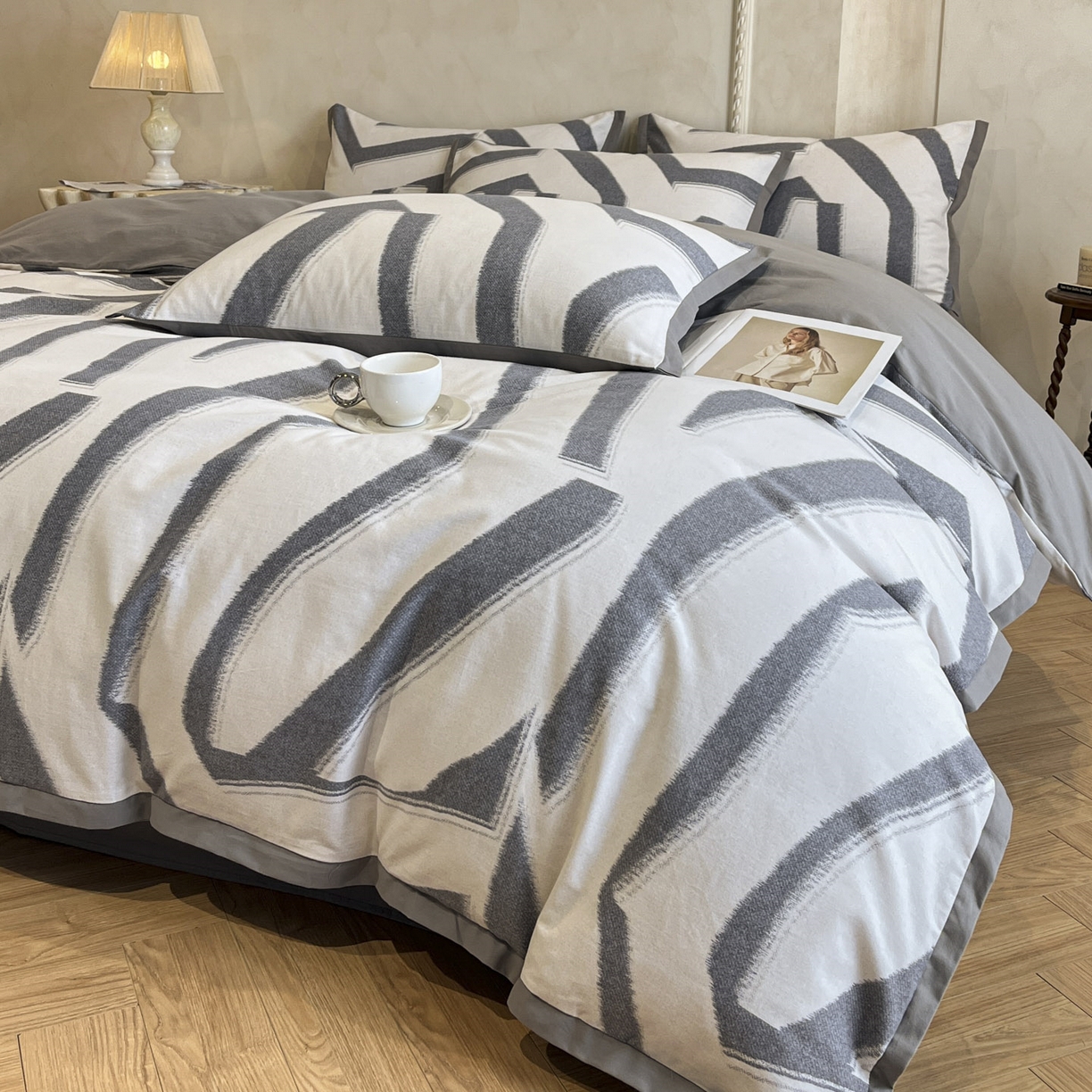 91家纺网 家纺一手货源 找家纺 柏薇 2025新款秋冬新品全棉磨毛印花高定工艺款四件套 塞纳斯