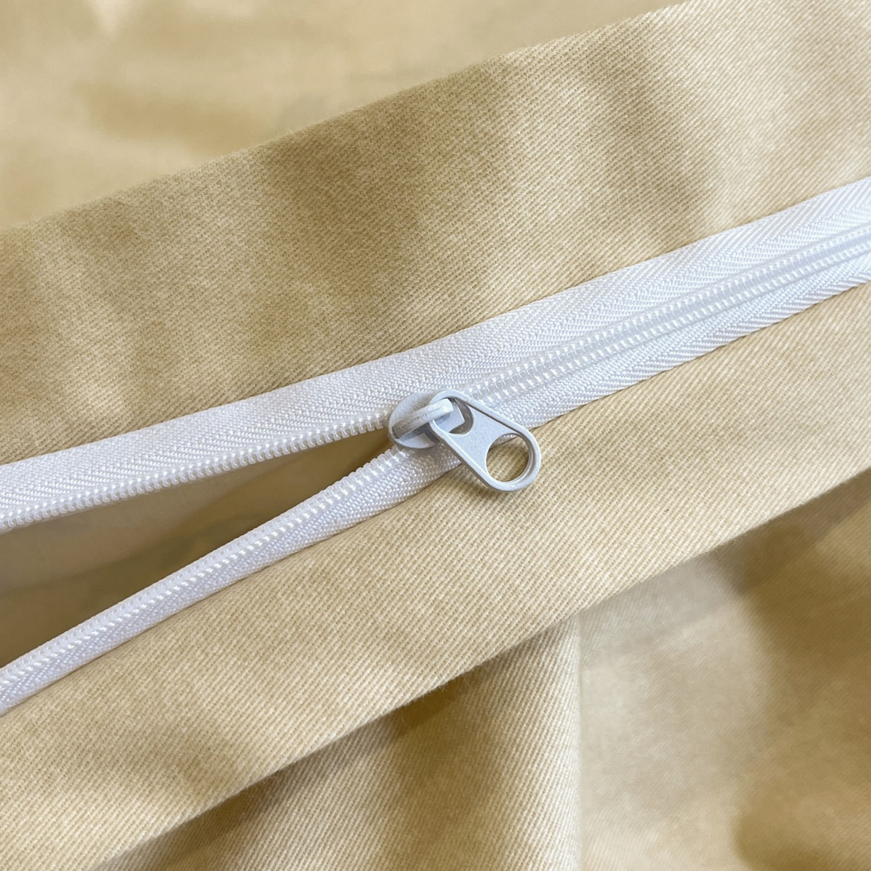 91家纺网 家纺一手货源 找家纺 柏薇 2025新款秋冬新品全棉磨毛印花高定工艺款四件套 瞳萌