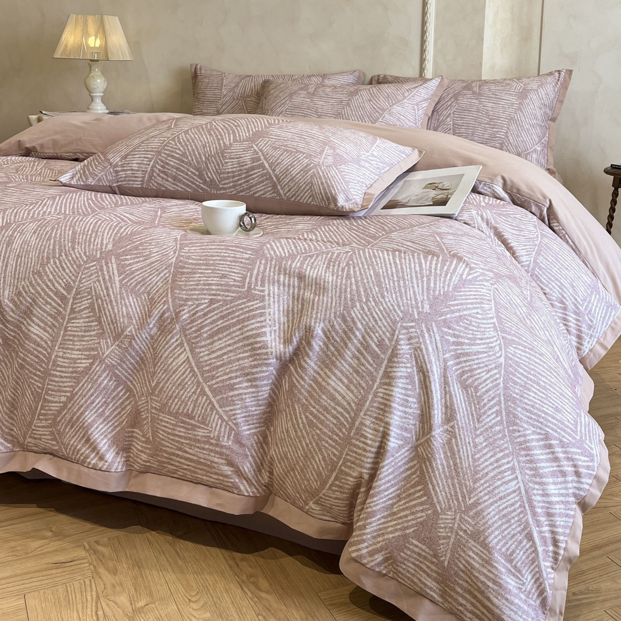 91家纺网 家纺一手货源 找家纺 柏薇 2025新款秋冬新品全棉磨毛印花高定工艺款四件套 睕晚