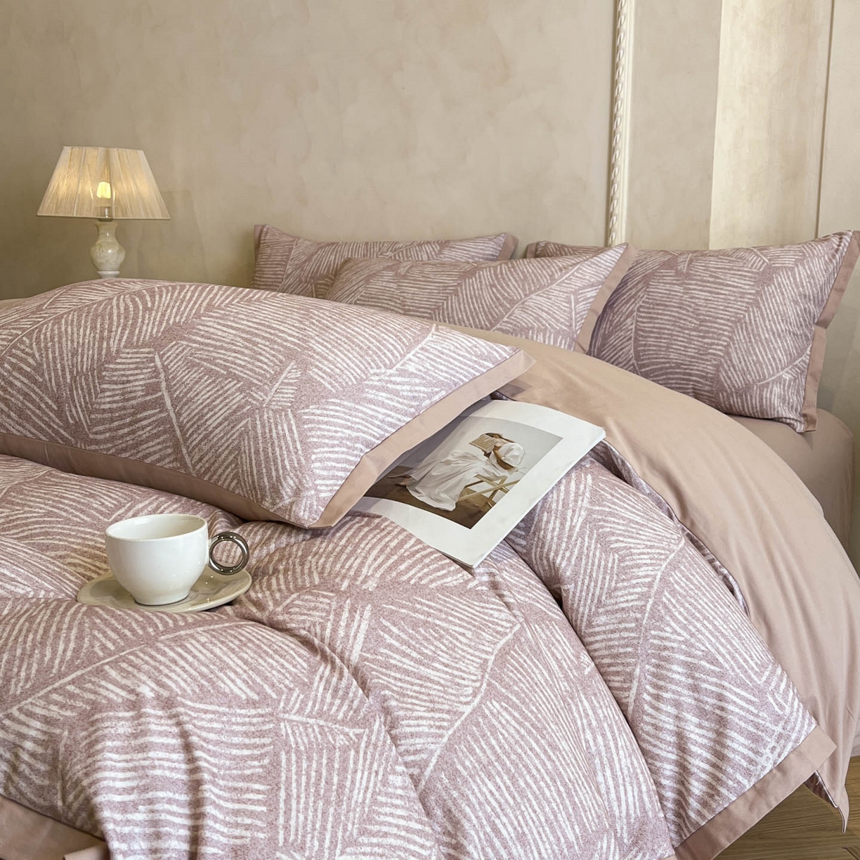 91家纺网 家纺一手货源 找家纺 柏薇 2025新款秋冬新品全棉磨毛印花高定工艺款四件套 睕晚