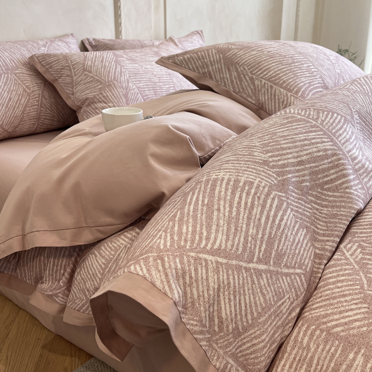 91家纺网 家纺一手货源 找家纺 柏薇 2025新款秋冬新品全棉磨毛印花高定工艺款四件套 睕晚