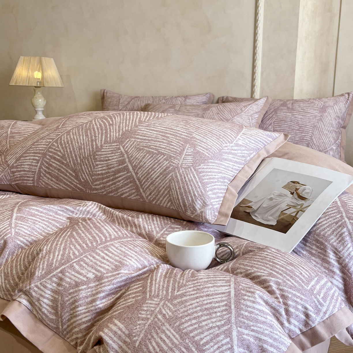 91家纺网 家纺一手货源 找家纺 柏薇 2025新款秋冬新品全棉磨毛印花高定工艺款四件套 睕晚