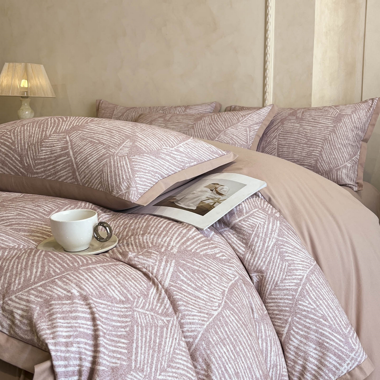 91家纺网 家纺一手货源 找家纺 柏薇 2025新款秋冬新品全棉磨毛印花高定工艺款四件套 睕晚