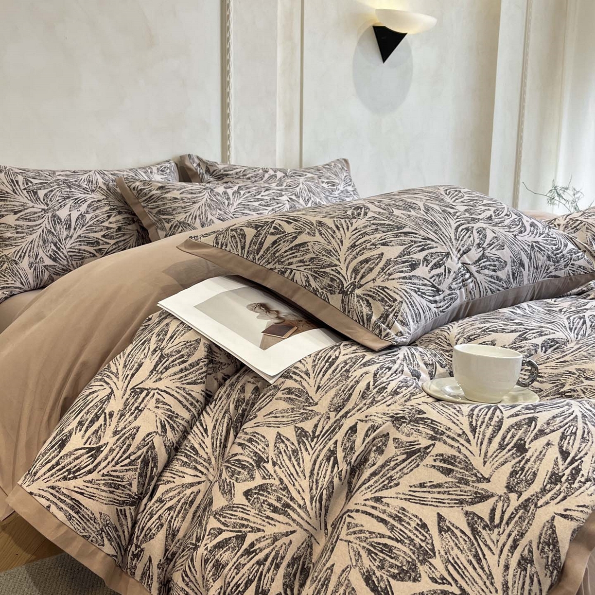 91家纺网 家纺一手货源 找家纺 柏薇 2025新款秋冬新品全棉磨毛印花高定工艺款四件套 渊默