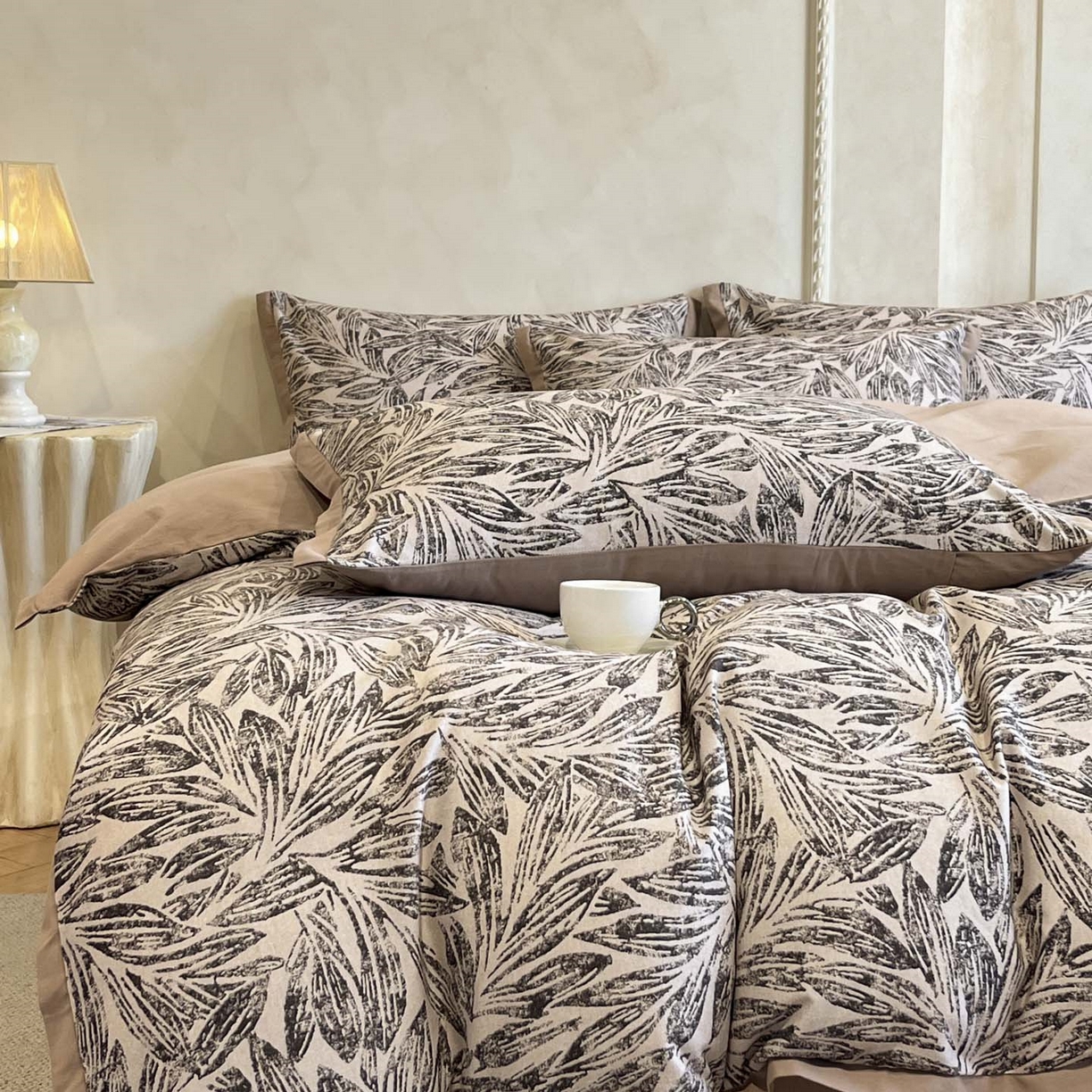 91家纺网 家纺一手货源 找家纺 柏薇 2025新款秋冬新品全棉磨毛印花高定工艺款四件套 渊默