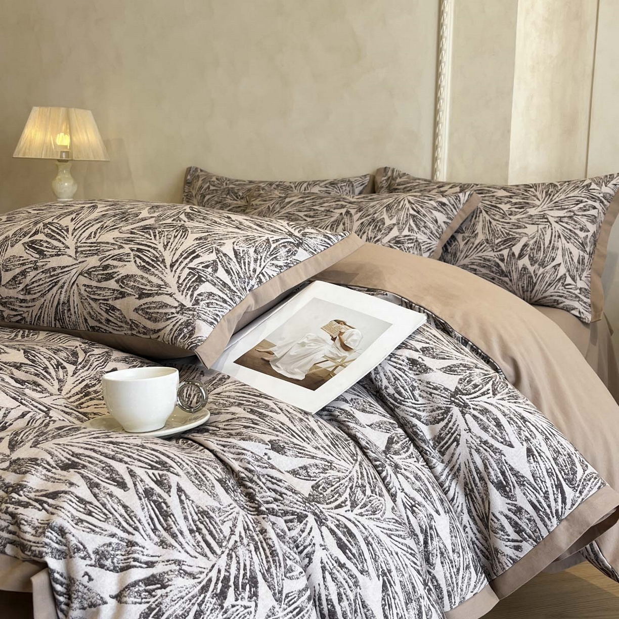 91家纺网 家纺一手货源 找家纺 柏薇 2025新款秋冬新品全棉磨毛印花高定工艺款四件套 渊默