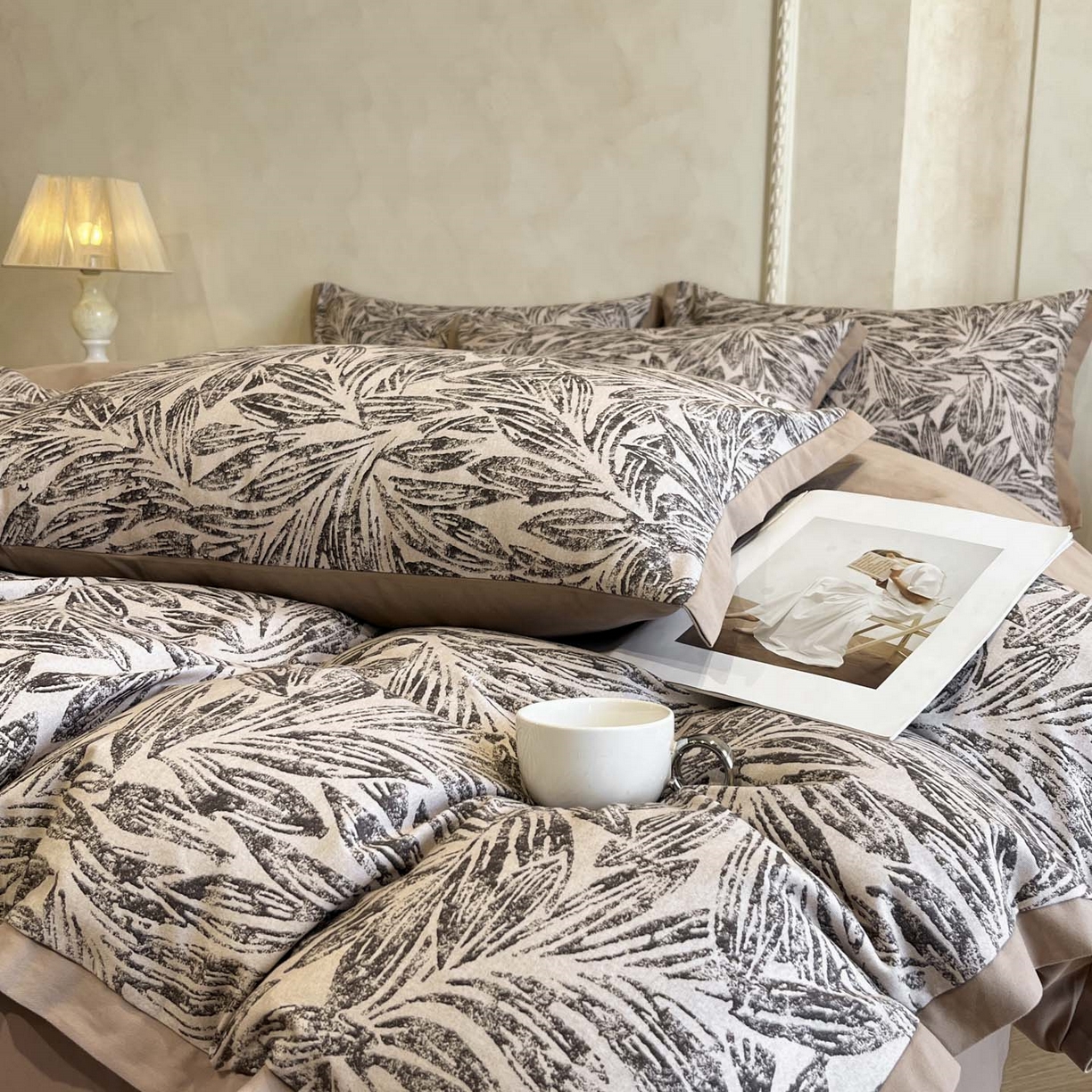 91家纺网 家纺一手货源 找家纺 柏薇 2025新款秋冬新品全棉磨毛印花高定工艺款四件套 渊默