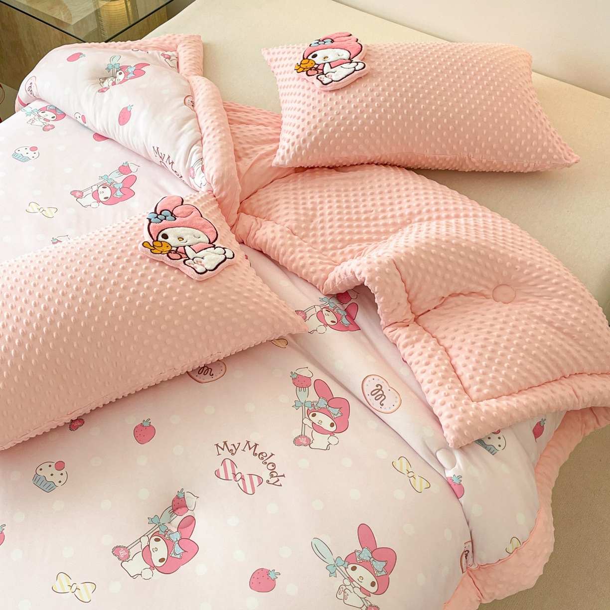 91家纺网 家纺一手货源 找家纺 花满路 2025新款儿童秋冬豆豆被 莓莓美乐蒂