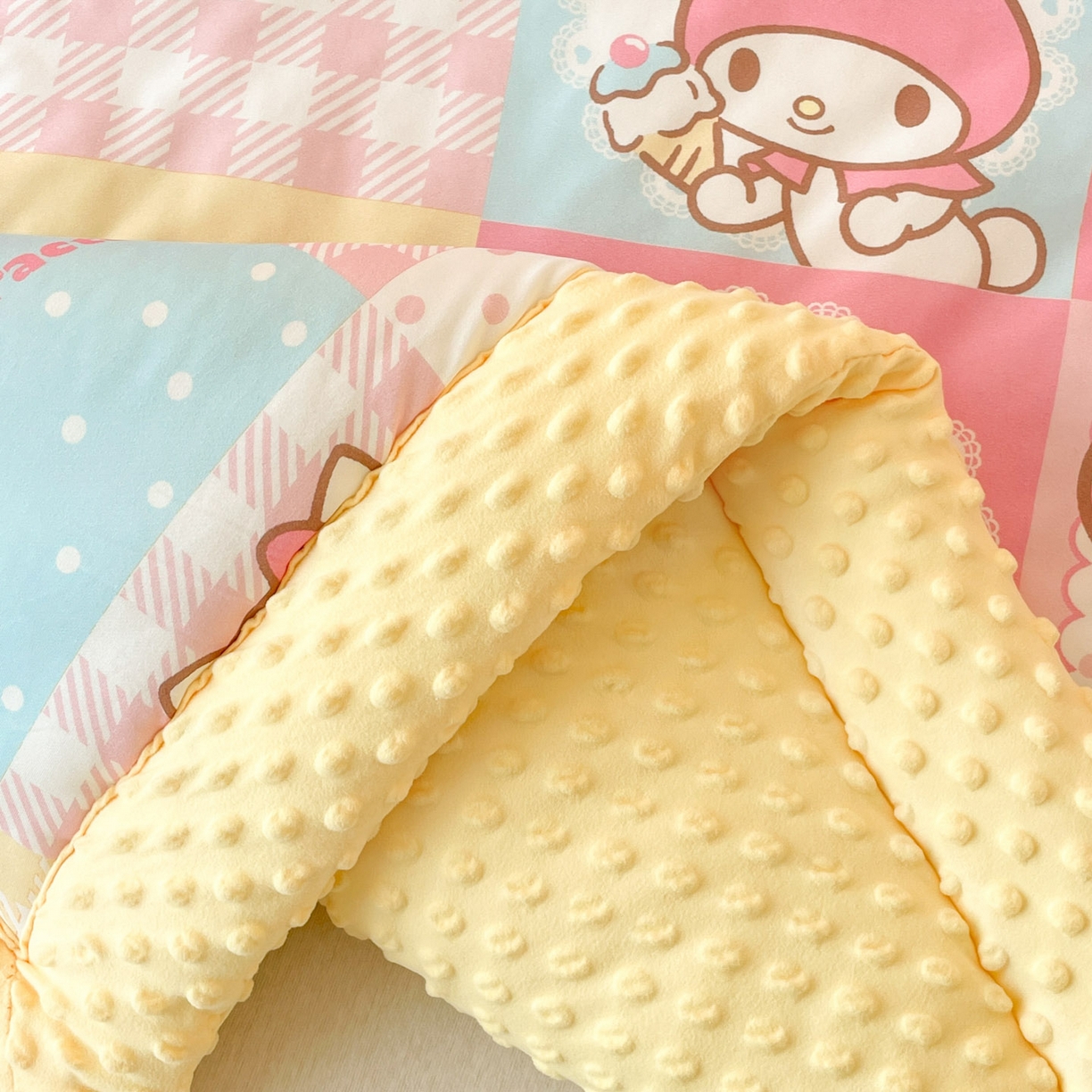 91家纺网 家纺一手货源 找家纺 花满路 2025新款儿童秋冬豆豆被 甜筒美乐蒂