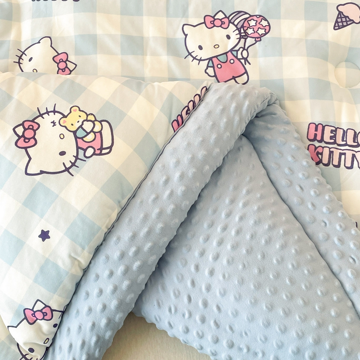 91家纺网 家纺一手货源 找家纺 花满路 2025新款儿童秋冬豆豆被 甜心KT